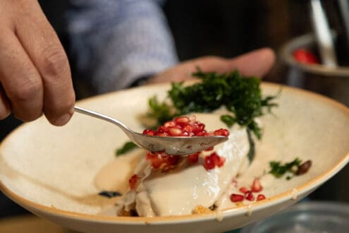 El chef César Pantoja revela los secretos de los chiles en nogada del restaurante Raíz