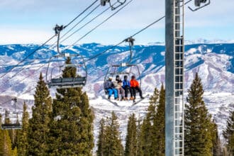 Aspen Snowmass cumple 80 años: te damos la agenda para celebrar en la nieve