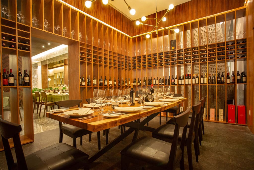 Viajes_Palacio_Hyatt_Vivid_Cancun_WineCellar Siete bares con coctelería y bebidas premium.