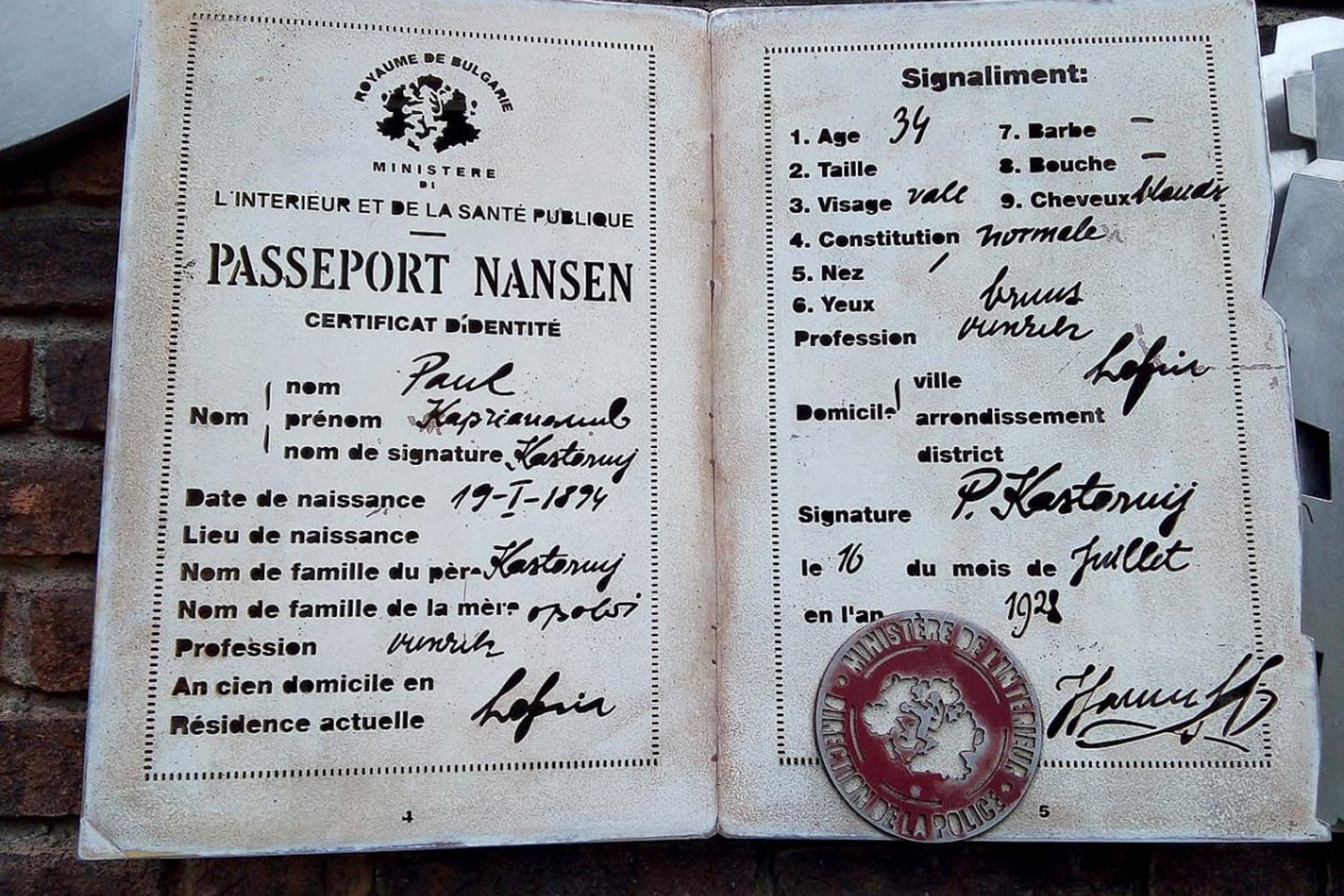 evolución_pasaportes_Nansen En 1922 surgió el pasaporte Nansen.
