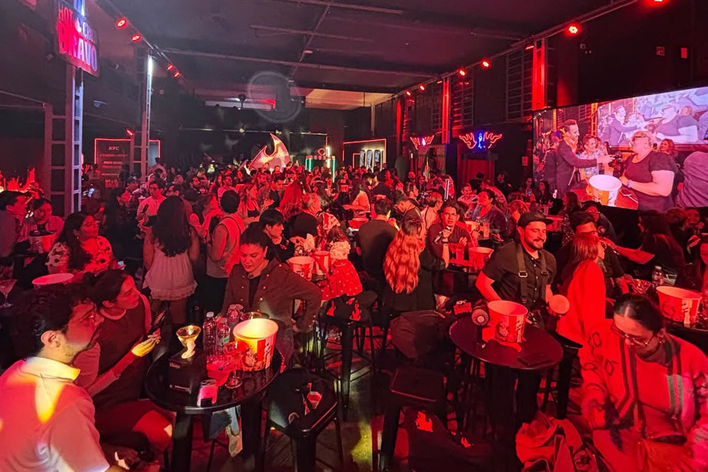 KFC_Hot_Cruji_Bravo_1 La temática del evento giró alrededor del fuego.