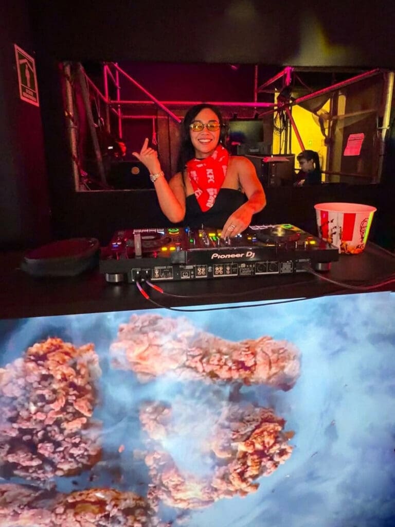 KFC_Hot_Cruji_Bravo_DJ Los secretos de un buen pollo frito.