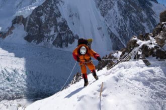 The Last First: Winter K2, un documental sobre ambición, riesgo y poder en la alta montaña