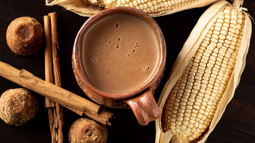 Lo que no sabías del atole: historia, variedades y una receta casera