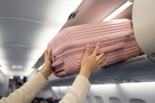 Cómo llevar una batería portátil en el avión de forma segura