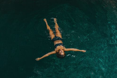 Por qué nos cansamos más en vacaciones: consejos para evitarlo