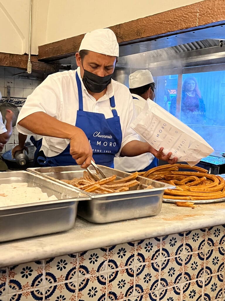 churros_El_Moro_7 9 décadas de historia.