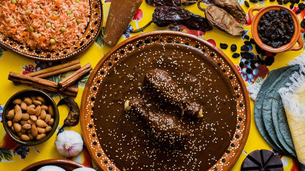 Mole poblano: un homenaje a la tradición gastronómica de Puebla