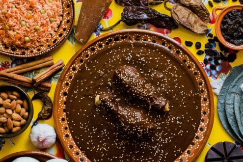 Mole poblano: un homenaje a la tradición gastronómica de Puebla