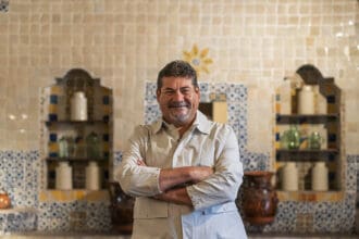 Alejandro Ruiz y los secretos del mole: chiles endémicos y tradición
